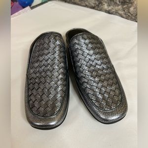 Elegant Silver Woven Women's Slippers Size 8N